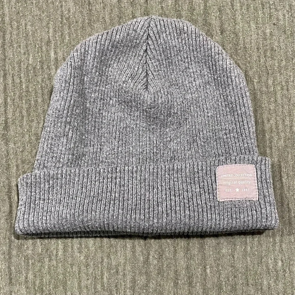 Zara Beanie - Picture 1 of 6